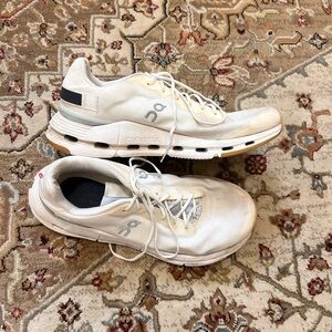 On Running Cloud nova White Running Shoes